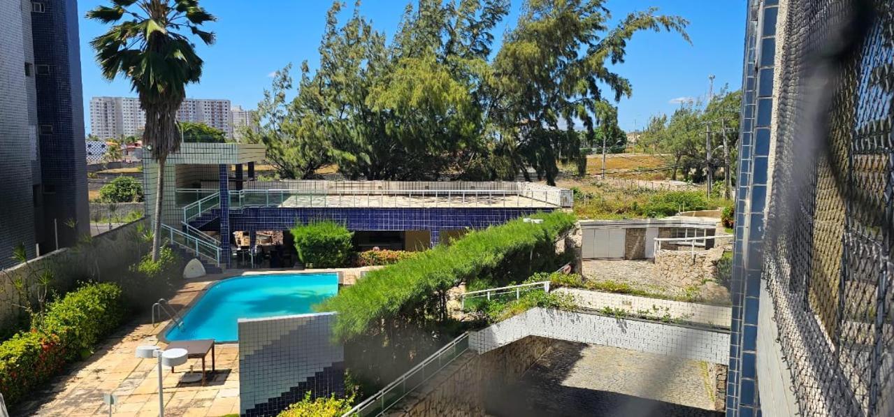 Apto Espaçoso, Portaria Com Segurança 24 Horas, 2 Vagas De Estacionamento Coberto, Piscina Adulto E Infantil, 2 Quadras Da Praia, Próximo Ao Crocobeach E Chico Do Caranguejo, Upa, Supermercado E Shopping Rio Mar Fortaleza (Ceara)